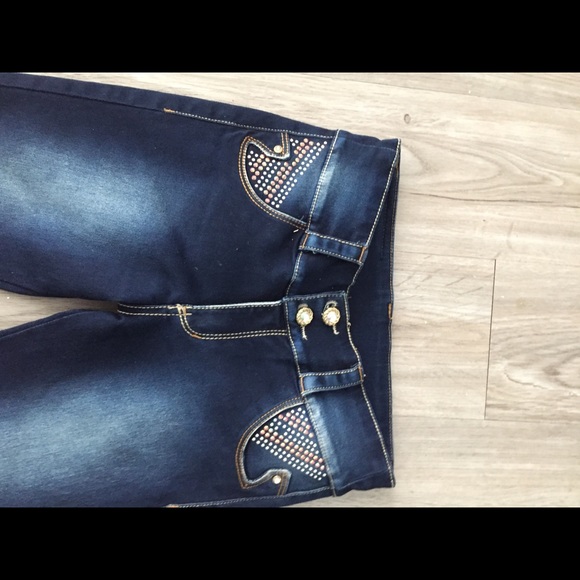 Jeans - Picture 2 of 3